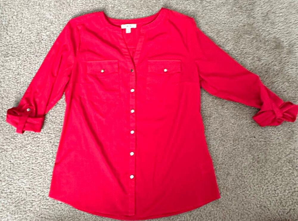 Como Blu Womens Small Red Blouse Button Front Roll Tab Sleeve V Neck Pocket Top